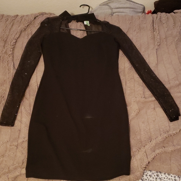 Dress - Picture 1 of 4